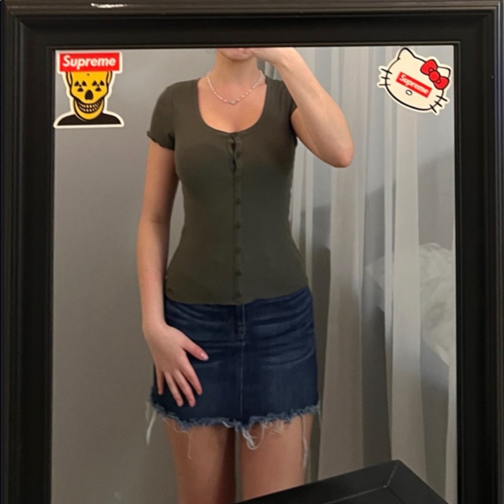 HOLLISTER BUTTON-UP SLIM TEE